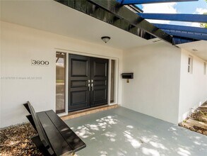 3600 E 4th Ave in Hialeah, FL - Building Photo - Building Photo