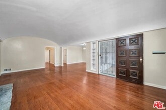 359 S Highland Ave in Los Angeles, CA - Building Photo - Building Photo