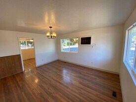 1011 Cedar St in Sweet Home, OR - Building Photo