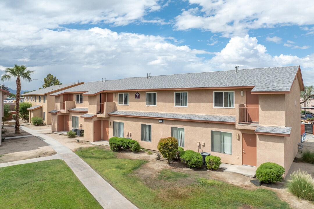 Las Casas II in Coachella, CA - Building Photo