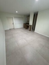 245 NE 33rd St in Miami, FL - Building Photo - Building Photo
