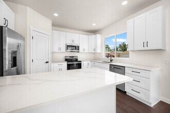 317 W Ouray Ave, Unit B in Grand Junction, CO - Building Photo - Building Photo