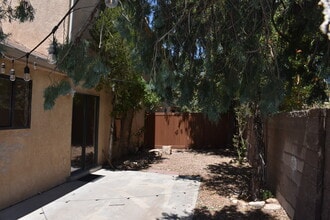 8600 Simi Ln NE in Albuquerque, NM - Foto de edificio - Building Photo