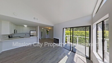 732 E Victoria St in Santa Barbara, CA - Foto de edificio - Building Photo