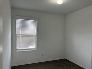 1601 S Sandhill Rd in Las Vegas, NV - Building Photo - Building Photo