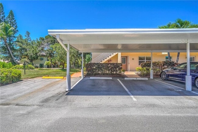 2950 SE Ocean Blvd in Stuart, FL - Building Photo - Building Photo