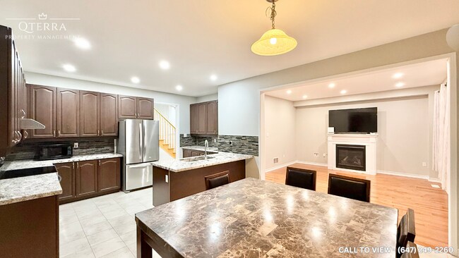 205 S Ocean Dr in Oshawa, ON - Building Photo - Building Photo