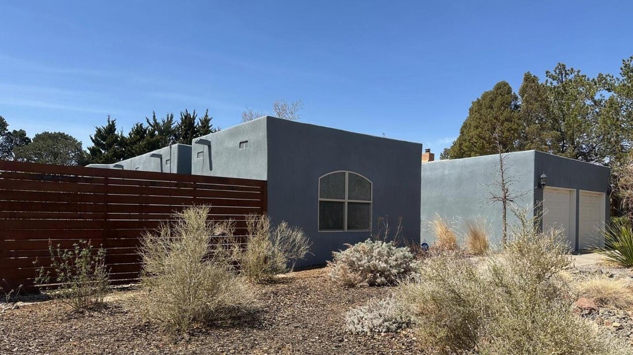 5409 Thomas Dr NE in Albuquerque, NM - Building Photo