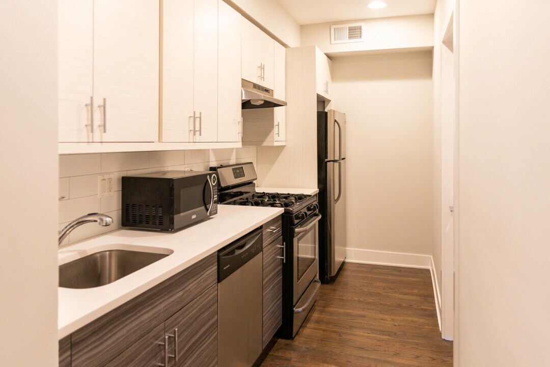 3921 N Janssen Ave, Unit 1E in Chicago, IL - Foto de edificio