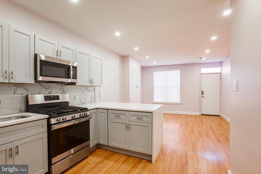 1317 N Myrtlewood St in Philadelphia, PA - Building Photo