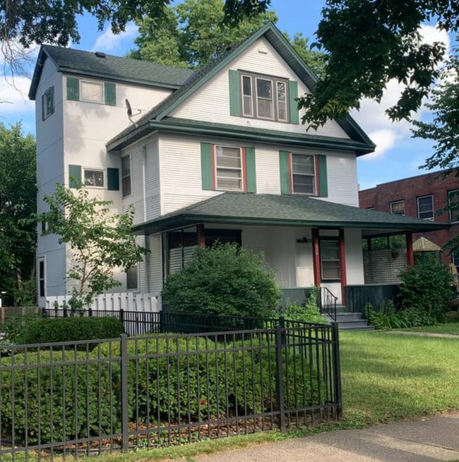 property at 2529 Pleasant Ave
