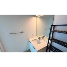 1300 Brickell Bay Dr in Miami, FL - Building Photo - Building Photo