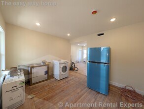 5 Lowell Cir, Unit #2 in Somerville, MA - Foto de edificio - Building Photo