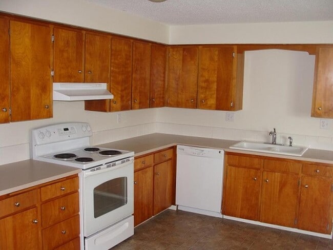 1644 Oak St SE in Albany, OR - Building Photo - Building Photo