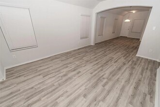 8711 Lar Ree Oaks Cir in Houston, TX - Building Photo - Building Photo