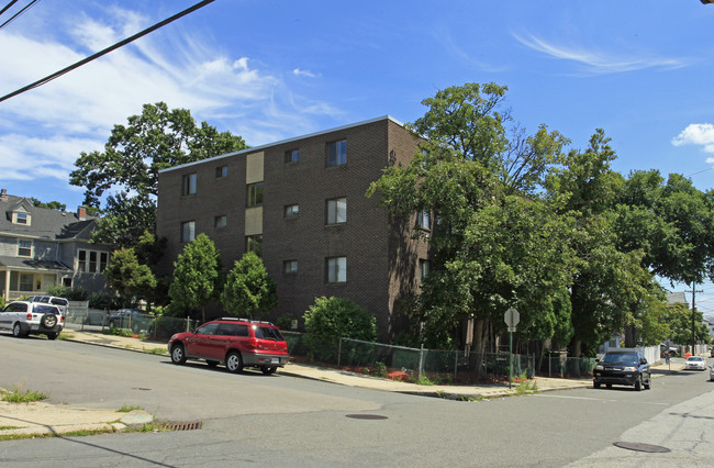 43 Eleanor St in Chelsea, MA - Foto de edificio - Building Photo