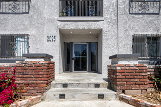 4th Street Apartments in Los Angeles, CA - Building Photo - Building Photo