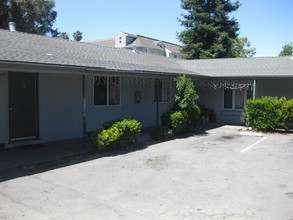 2341-2345 Cooley Ave in East Palo Alto, CA - Building Photo - Building Photo