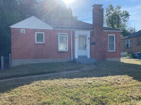 230 Newell Dr in Ferguson, MO - Building Photo