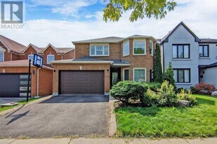 15 Dundurn Crescent in Vaughan, ON - Building Photo
