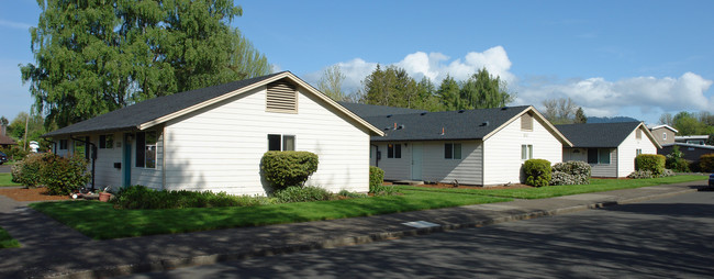 810 NW Grant Ave in Corvallis, OR - Foto de edificio - Building Photo