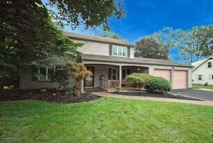 25 Hughes Rd in Franklin Township, NJ - Building Photo