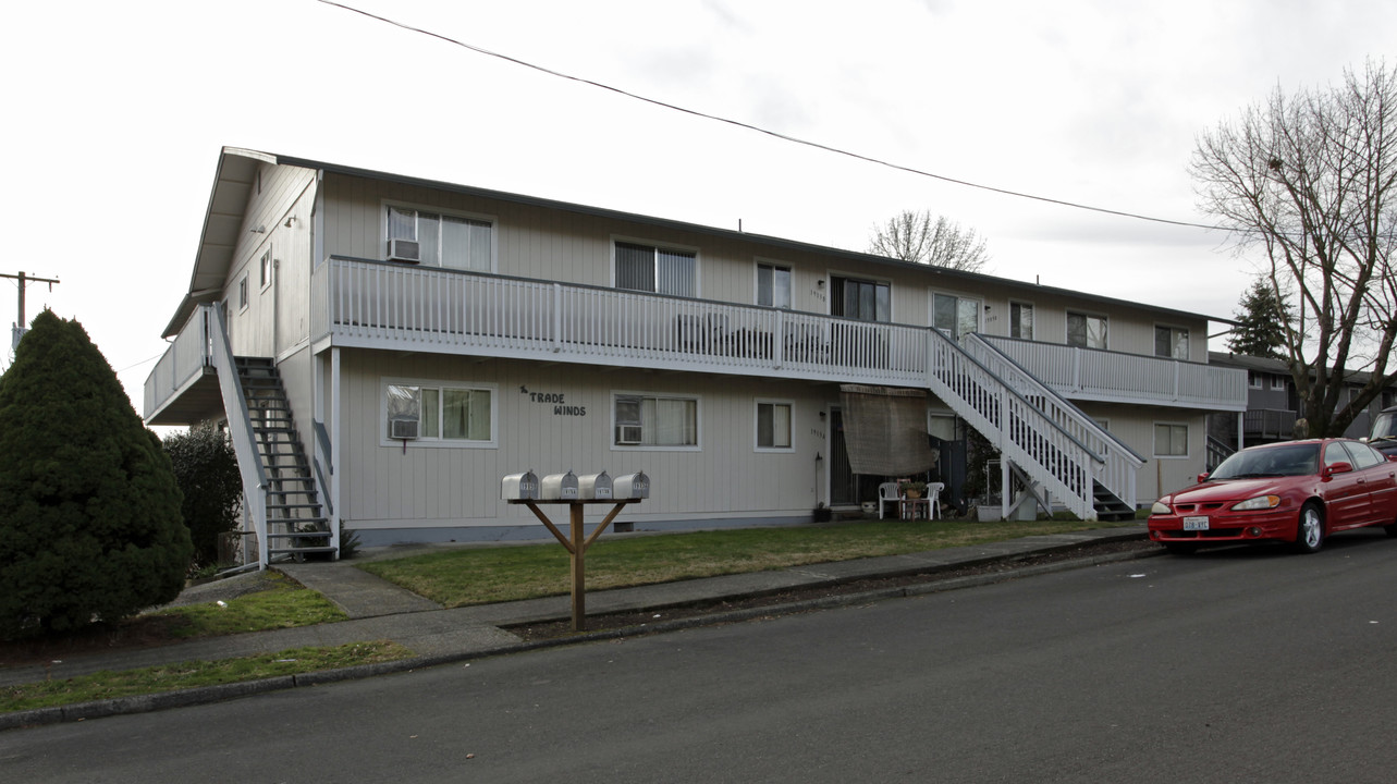 Trade Winds Apartments in Vancouver, WA - Building Photo