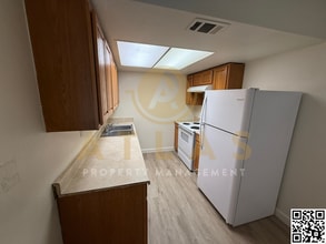 323 Locust St in Lodi, CA - Building Photo - Building Photo
