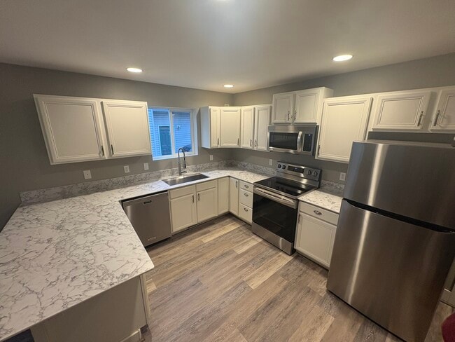 property at 463 Aspen Ct