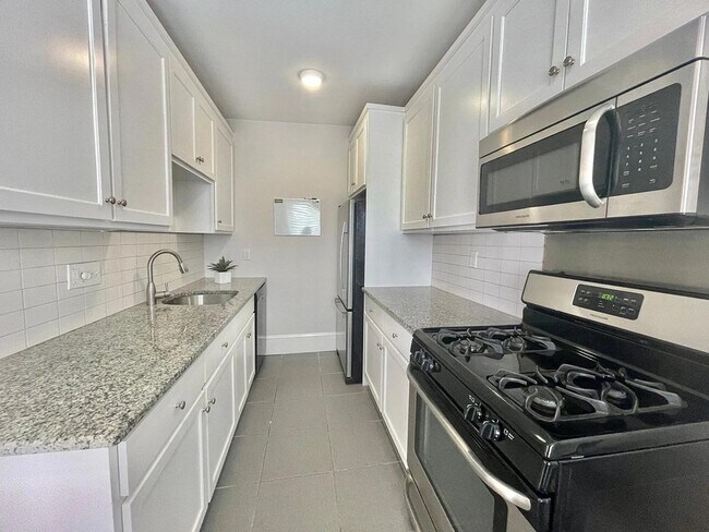616 Massachusetts Ave, Unit 3