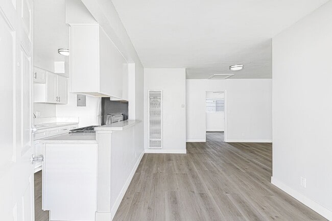 811 Gardenia Ave in Long Beach, CA - Building Photo - Building Photo