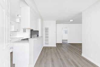 811 Gardenia Avenue in Long Beach, CA - Foto de edificio - Interior Photo