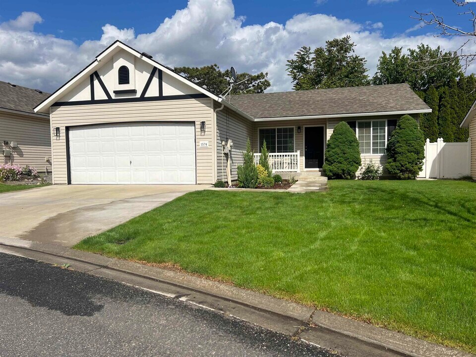 1574 Foxglove Ave in Richland, WA - Building Photo