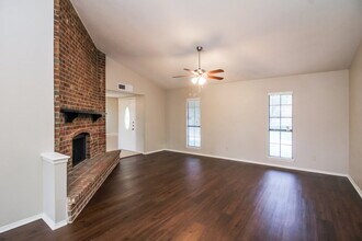 1385 Southridge Dr in Lancaster, TX - Building Photo - Building Photo