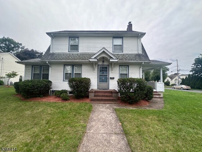 208 W Midland Ave in Paramus, NJ - Building Photo - Building Photo