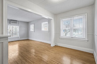 Isles East in Minneapolis, MN - Foto de edificio - Building Photo