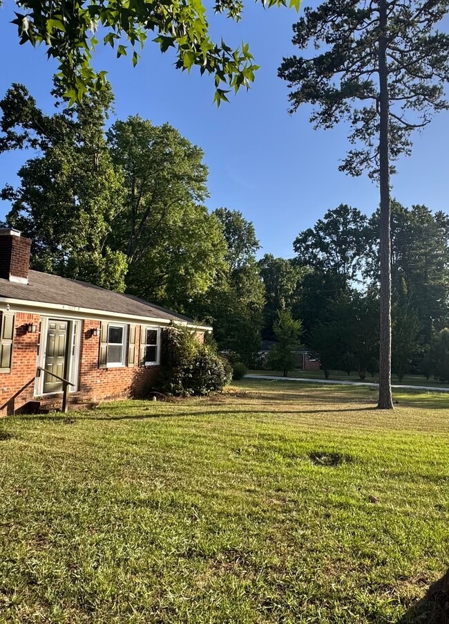 property at 3327 Robinhood Dr