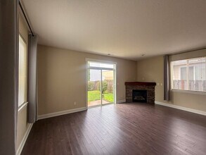 1385 Glacier View St SE in Salem, OR - Building Photo - Building Photo