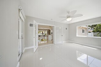 5031 NE 23rd Terrace in Lighthouse Point, FL - Building Photo - Building Photo