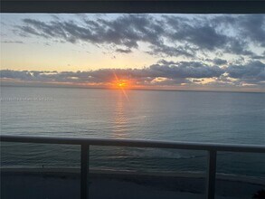 1904 S Ocean Dr, Unit # TS102 in Hallandale Beach, FL - Building Photo - Building Photo