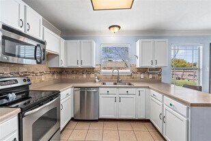 220 Wegstrom St in Hutto, TX - Building Photo