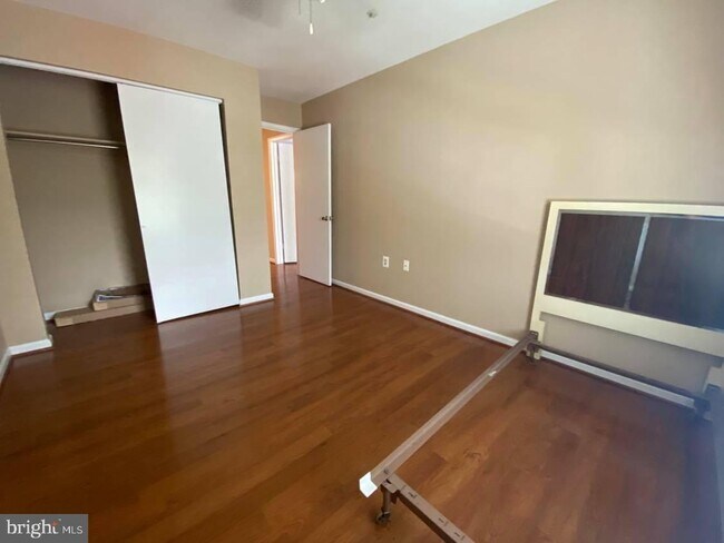 18411 Guildberry Dr-Unit -204 in Gaithersburg, MD - Building Photo - Building Photo