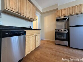 232 Cambridge St, Unit 9 in Boston, MA - Foto de edificio - Building Photo