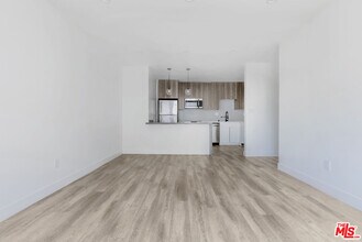 6350 Willoughby Ave in Los Angeles, CA - Building Photo - Building Photo