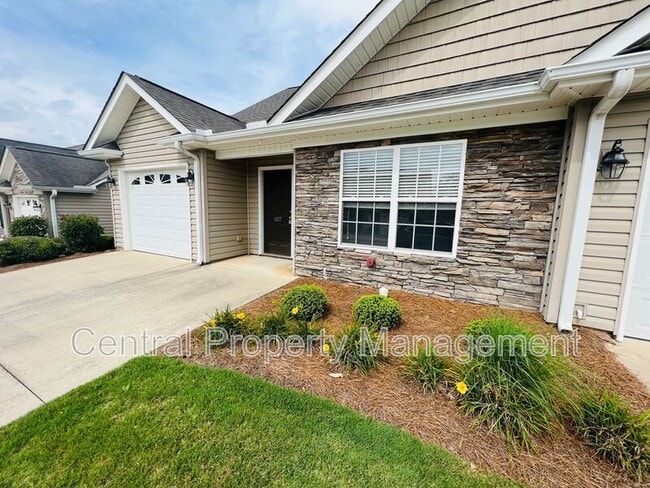 107 Shalom Dr in Simpsonville, SC - Building Photo - Building Photo