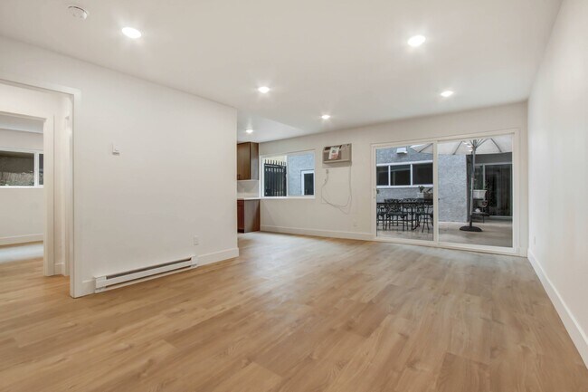 930 N Martel in Los Angeles, CA - Building Photo - Interior Photo