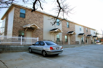 Bernard Village in Denton, TX - Foto de edificio - Building Photo