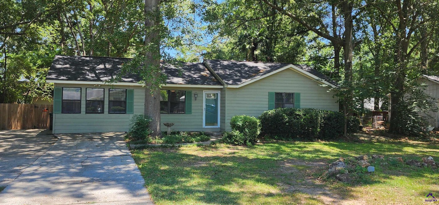 109 Collins St in Byron, GA - Building Photo