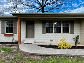 895 Marion Anderson Rd in Hot Springs, AR - Building Photo - Building Photo