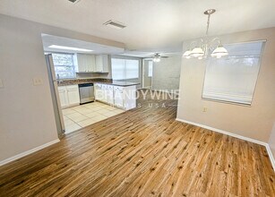 7815 Treasure Pointe Dr in Port Richey, FL - Foto de edificio - Building Photo